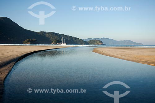  Foz de rio na orla da Praia de Dois Rios  - Angra dos Reis - Rio de Janeiro (RJ) - Brasil