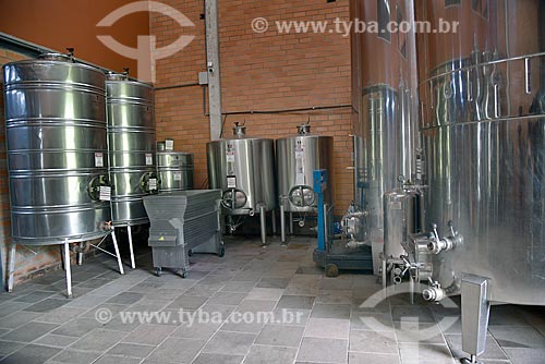  Tanques de aço inoxidável para fermentação de vinho na Vinícola Torcello  - Bento Gonçalves - Rio Grande do Sul (RS) - Brasil