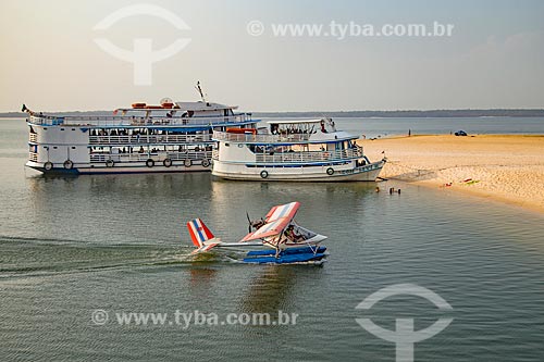 Hidroavião e chalanas - embarcação regional - na orla do Rio Arapiuns  - Santarém - Pará (PA) - Brasil