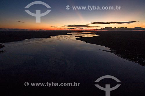  Foto aérea do Rio Arapiuns durante o pôr do sol  - Santarém - Pará (PA) - Brasil