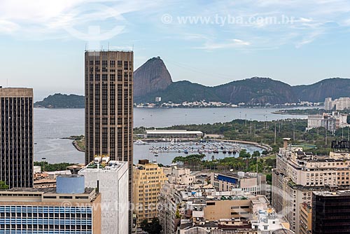  Vista de Edifício Santos Dumont (1975) com o Pão de Açúcar ao fundo  - Rio de Janeiro - Rio de Janeiro (RJ) - Brasil