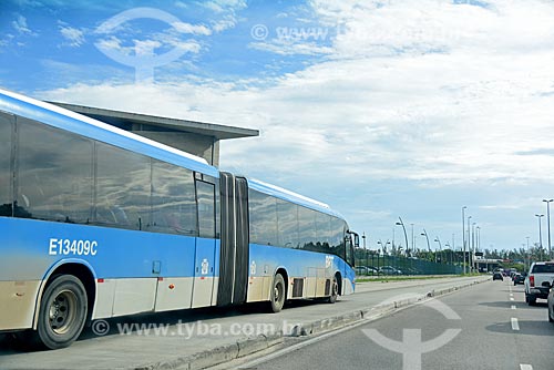  Ônibus do BRT (Bus Rapid Transit) na Estação do BRT Transcarioca - Estação Lourenço Jorge  - Rio de Janeiro - Rio de Janeiro (RJ) - Brasil