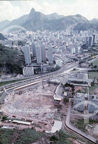  Canteiro de obras da construção do Shopping Rio Sul - Década de 70 - com o Cristo Redentor ao fundo  - Rio de Janeiro - Rio de Janeiro (RJ) - Brasil