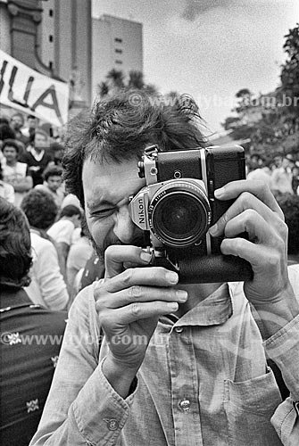  Detalhe do fotógrafo Juca Martins durante assembleia dos metalúrgico - década de 1980  - São Bernardo do Campo - São Paulo (SP) - Brasil