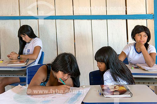  Interior de sala de aula do ensino secundário na aldeia Aiha da tribo Kalapalo - ACRÉSCIMO DE 100% SOBRE O VALOR DE TABELA  - Querência - Mato Grosso (MT) - Brasil