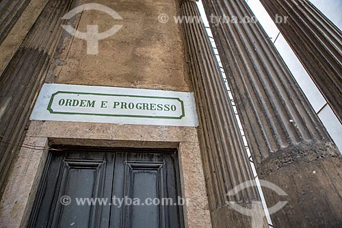  Detalhe de placa acima de porta da Igreja Positivista do Brasil (1897) - também conhecido como Templo da Humanidade - que diz: Ordem e Progresso (lema positivista)  - Rio de Janeiro - Rio de Janeiro (RJ) - Brasil