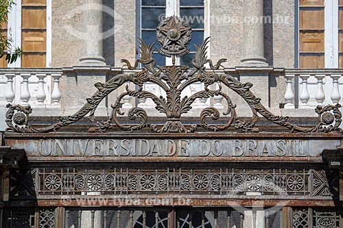  Detalhe do portão de ferro do Campus Praia Vermelha da Universidade Federal do Rio de Janeiro - antiga Universidade do Brasil  - Rio de Janeiro - Rio de Janeiro (RJ) - Brasil