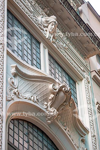  Detalhe da fachada de prédio na Rua do Ouvidor  - Rio de Janeiro - Rio de Janeiro (RJ) - Brasil