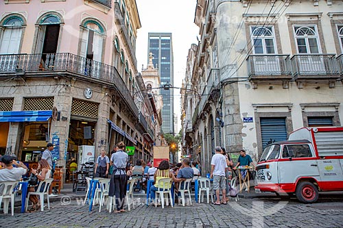  Mesas de bar na esquina da Rua do Ouvidor com a Rua do Mercado  - Rio de Janeiro - Rio de Janeiro (RJ) - Brasil