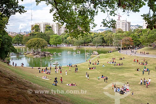  Famílias fazendo piquenique próximo ao lago do Parque da Quinta da Boa Vista  - Rio de Janeiro - Rio de Janeiro (RJ) - Brasil