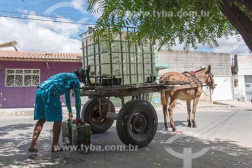  Carroceiros com tanque de água para vender  - Quixadá - Ceará (CE) - Brasil