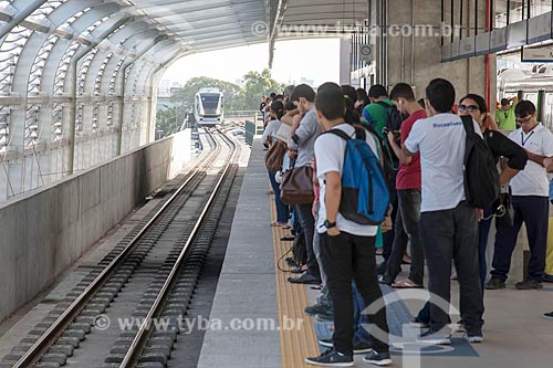  Passageiros aguardando o metrô na plataforma da estação do Metrô de Fortaleza  - Fortaleza - Ceará (CE) - Brasil