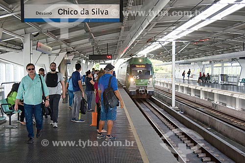  Passageiros aguardando o metrô na plataforma da estação do Metrô de Fortaleza  - Fortaleza - Ceará (CE) - Brasil