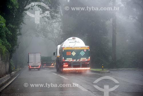  Caminhão-tanque na Rodovia Washington Luís (BR-040)  - Duque de Caxias - Rio de Janeiro (RJ) - Brasil