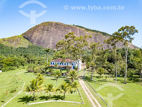  Foto feita com drone da Fazenda Itaocaia - onde o cientista inglês Charles Darwin se hospedou em 1832 durante a expedição para pesquisa da Mata Atlântica - com o Monumento Natural Municipal da Pedra de Itaocaia ao fundo  - Maricá - Rio de Janeiro (RJ) - Brasil