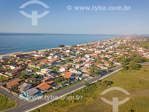  Foto feita com drone de casas entre a Praia da Barra de Maricá e a Lagoa de Araçatiba  - Maricá - Rio de Janeiro (RJ) - Brasil