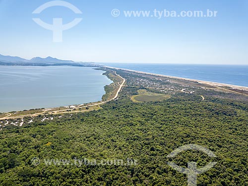  Foto feita com drone da Lagoa de Araçatiba - à esquerda - com a Praia da Barra de Maricá  - Maricá - Rio de Janeiro (RJ) - Brasil