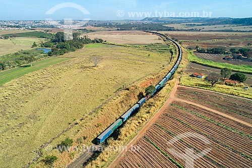  Foto feita com drone de linha ferroviária de carga na zona rural da cidade de Taquaritinga  - Taquaritinga - São Paulo (SP) - Brasil