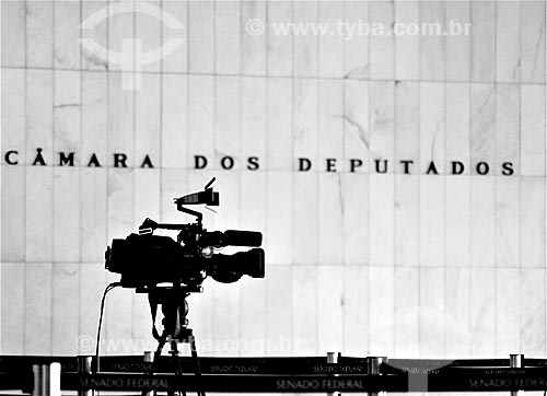 Câmera de vídeo em frente à Câmara dos Deputados durante a cerimônia de posse presidencial de Jair Bolsonaro  - Brasília - Distrito Federal (DF) - Brasil