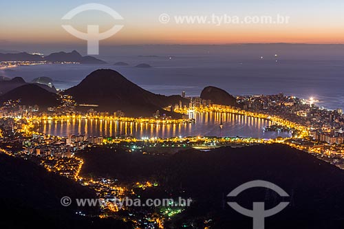  Vista da Lagoa Rodrigo de Freitas a partir da Pedra da Proa durante o amanhecer  - Rio de Janeiro - Rio de Janeiro (RJ) - Brasil
