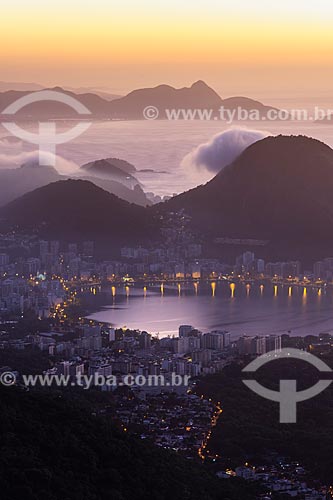  Vista da Lagoa Rodrigo de Freitas a partir da Pedra da Proa durante o amanhecer  - Rio de Janeiro - Rio de Janeiro (RJ) - Brasil