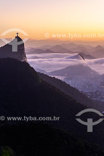  Vista do Cristo Redentor a partir da Pedra da Proa durante o amanhecer  - Rio de Janeiro - Rio de Janeiro (RJ) - Brasil