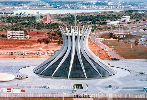  Foto aérea da Catedral Metropolitana de Nossa Senhora Aparecida (1970) - também conhecida como Catedral de Brasília - durante a construção de Brasília  - Brasília - Distrito Federal (DF) - Brasil