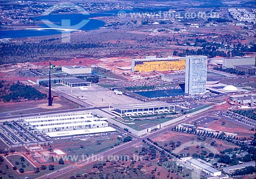  Foto aérea da Praça dos Três Poderes durante a construção de Brasília  - Brasília - Distrito Federal (DF) - Brasil