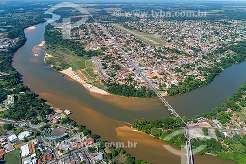  Foto feita com drone da cidade de Barra do Garças com a ponte na Rodovia BR-070 e as cidades de Pontal do Araguaia e Aragarças ao fundo - divisa natural entre Mato Grosso e Goiás  - Barra do Garças - Mato Grosso (MT) - Brasil