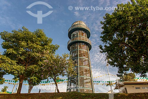  Torre turística em formato de farol às margens do  Rio Paranaíba  - Itumbiara - Goiás (GO) - Brasil