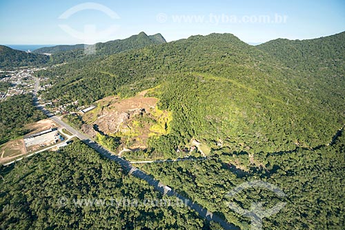  Foto aérea de trecho da Rodovia Alexandra-Matinhos (PR-508) próximo ao Parque Nacional de Saint-Hilaire/Lange  - Guaratuba - Paraná (PR) - Brasil