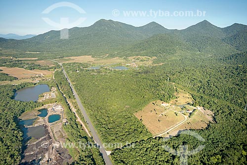  Foto aérea de trecho da Rodovia Alexandra-Matinhos (PR-508) próximo ao Parque Nacional de Saint-Hilaire/Lange  - Guaratuba - Paraná (PR) - Brasil