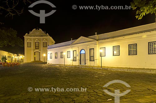  Fachada do Palácio Conde dos Arcos com a Igreja de Nossa Senhora da Boa Morte (1779) - também abriga o Museu de Arte Sacra da Boa Morte - ao fundo  - Goiás - Goiás (GO) - Brasil