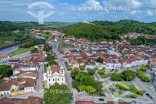  Foto feita com drone da Igreja Matriz do Sagrado Coração de Jesus (1791) com o centro histórico da cidade de Laranjeiras  - Laranjeiras - Sergipe (SE) - Brasil