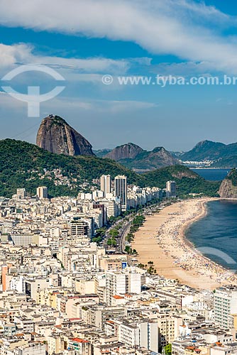  Vista do bairro de Copacabana durante a trilha do Morro do Cantagalo com o Pão de Açúcar ao fundo  - Rio de Janeiro - Rio de Janeiro (RJ) - Brasil
