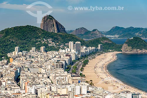  Vista do bairro de Copacabana durante a trilha do Morro do Cantagalo com o Pão de Açúcar ao fundo  - Rio de Janeiro - Rio de Janeiro (RJ) - Brasil