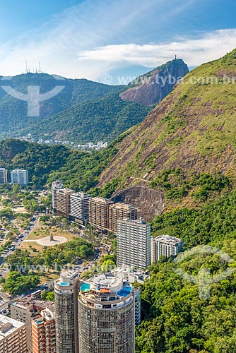  Vista durante a trilha do Morro do Cantagalo com o Cristo Redentor ao fundo  - Rio de Janeiro - Rio de Janeiro (RJ) - Brasil