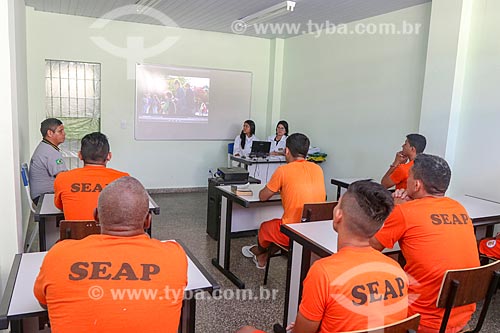  Detentos estudando em projeto de ressocialização no Centro de Detenção Provisória de Manaus II (CDPM II)  - Manaus - Amazonas (AM) - Brasil