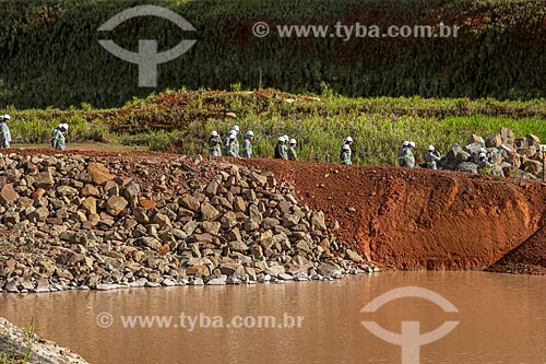  Funcionários da Mineração Taboca em barragem para depósito de rejeito da Mina do Pitinga  - Presidente Figueiredo - Amazonas (AM) - Brasil