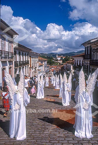  Crianças vestidas como anjos em procissão durante a Semana Santa - década de 2000  - Ouro Preto - Minas Gerais (MG) - Brasil