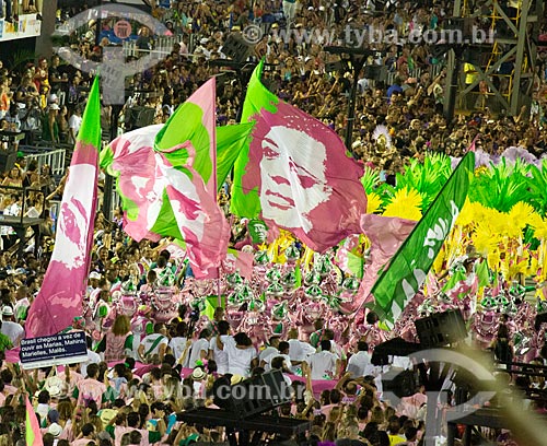  Bandeiras em homenagem à Vereadora Marielle Franco durante o desfile do Grêmio Recreativo Escola de Samba Estação Primeira de Mangueira - Enredo 2019 - História para ninar gente grande  - Rio de Janeiro - Rio de Janeiro (RJ) - Brasil