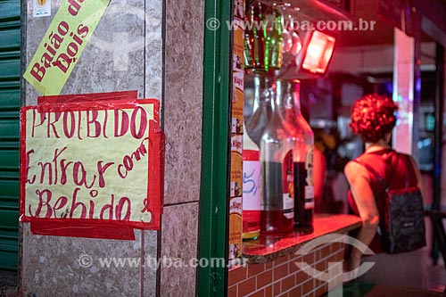  Bar no Centro Luiz Gonzaga de Tradições Nordestinas com aviso com os dizeres: Proibido entrar com bebidas  - Rio de Janeiro - Rio de Janeiro (RJ) - Brasil