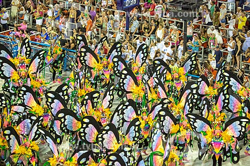  Desfile do Grêmio Recreativo Escola de Samba Unidos de Vila Isabel - Foliões - Enredo 2019 - Em nome do Pai, do Filho e dos Santos, a Vila canta a cidade de Pedro  - Rio de Janeiro - Rio de Janeiro (RJ) - Brasil