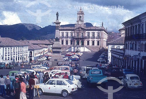  Vista da Praça Tiradentes com o Museu da Inconfidência (1780) ao fundo - década de 70  - Ouro Preto - Minas Gerais (MG) - Brasil
