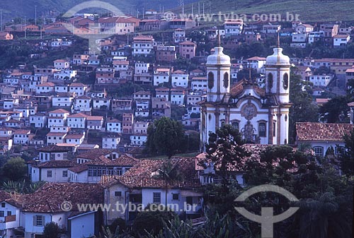  Vista do Igreja de São Francisco de Assis e casas no centro histórico da cidade de Ouro Preto - década de 90  - Ouro Preto - Minas Gerais (MG) - Brasil