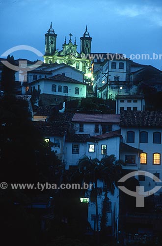  Vista geral da centro histórico da cidade de Ouro Preto com a Igreja de Nossa Senhora do Carmo (1756) durante o entardecer - década de 2000  - Ouro Preto - Minas Gerais (MG) - Brasil