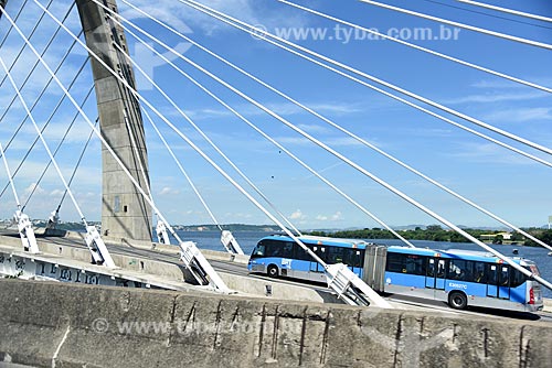  Ônibus do BRT Transcarioca na Ponte Prefeito Pereira Passos (2014)  - Rio de Janeiro - Rio de Janeiro (RJ) - Brasil