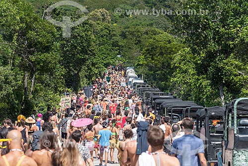  Foliões no Mirante Dona Marta durante o carnaval  - Rio de Janeiro - Rio de Janeiro (RJ) - Brasil