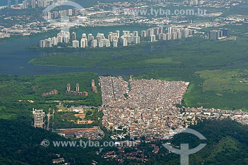  Vista da Favela de Rio das Pedras a partir do Parque Nacional da Tijuca  - Rio de Janeiro - Rio de Janeiro (RJ) - Brasil