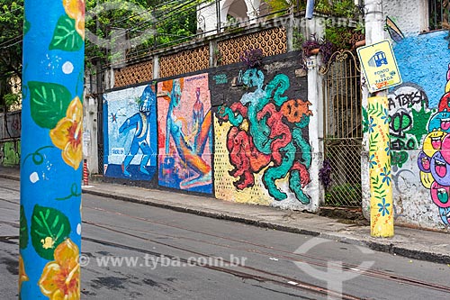  Muro com grafite no bairro de Santa Teresa  - Rio de Janeiro - Rio de Janeiro (RJ) - Brasil